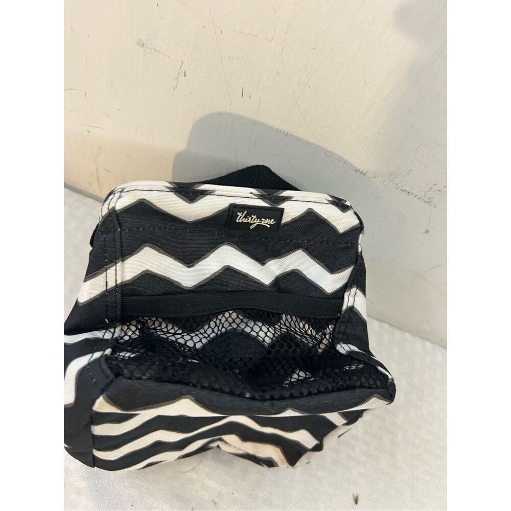 31” Thirty-one 6" square chevron pattern “Logan”Black/ White - Picture 4 of 6